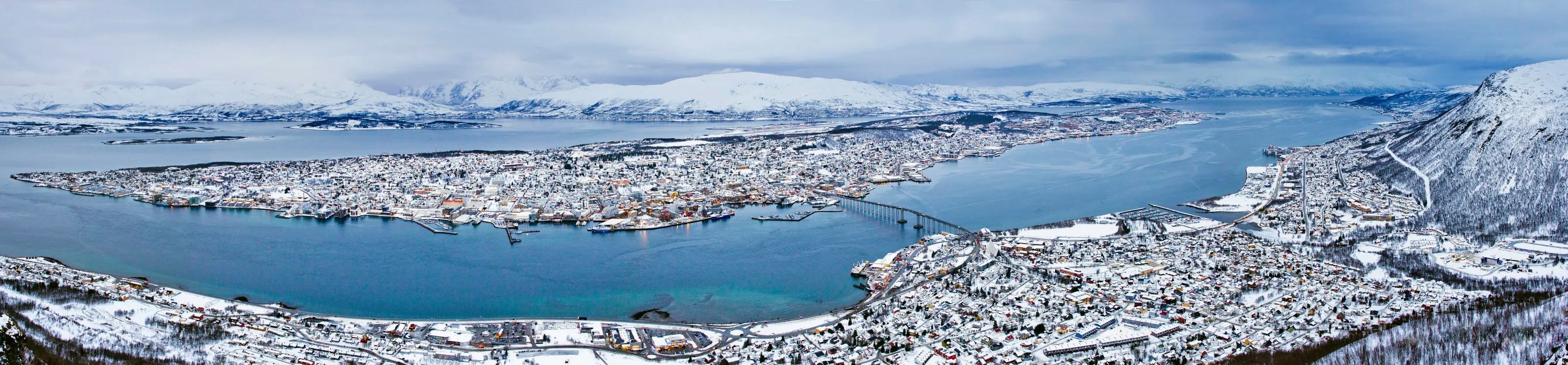 Tromsø i vinterlys sett ovenfra